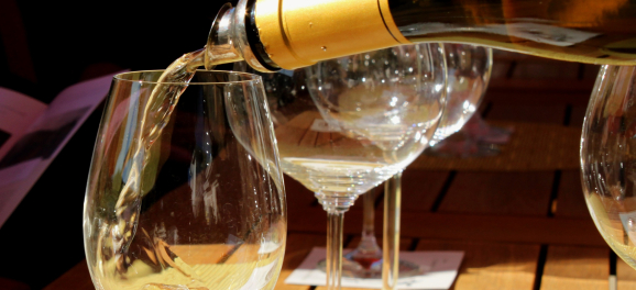 Appropriately licensed image from https://commons.wikimedia.org/wiki/File:Pouring_chardonnay_wine.jpg